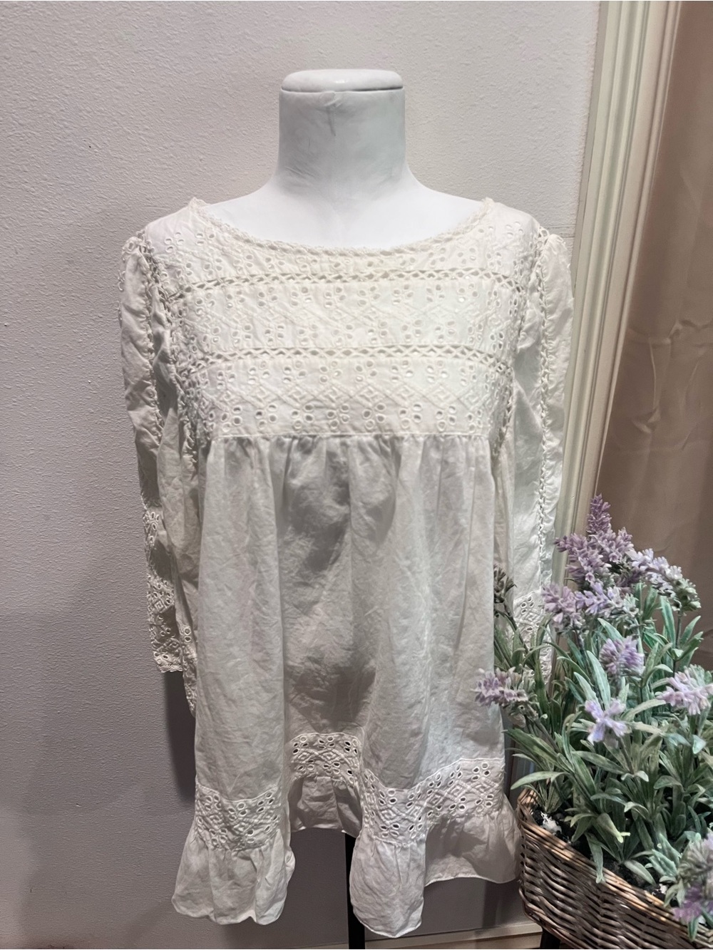 Gap White Embroidery Blouse